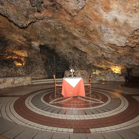 La Grotta Corbara (Campania)
