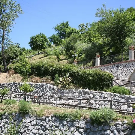 Alloggio per agriturismo La Grotta *